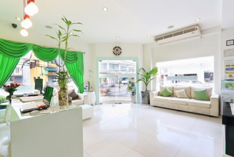 Healthy Skin Beauty Center Reception 1